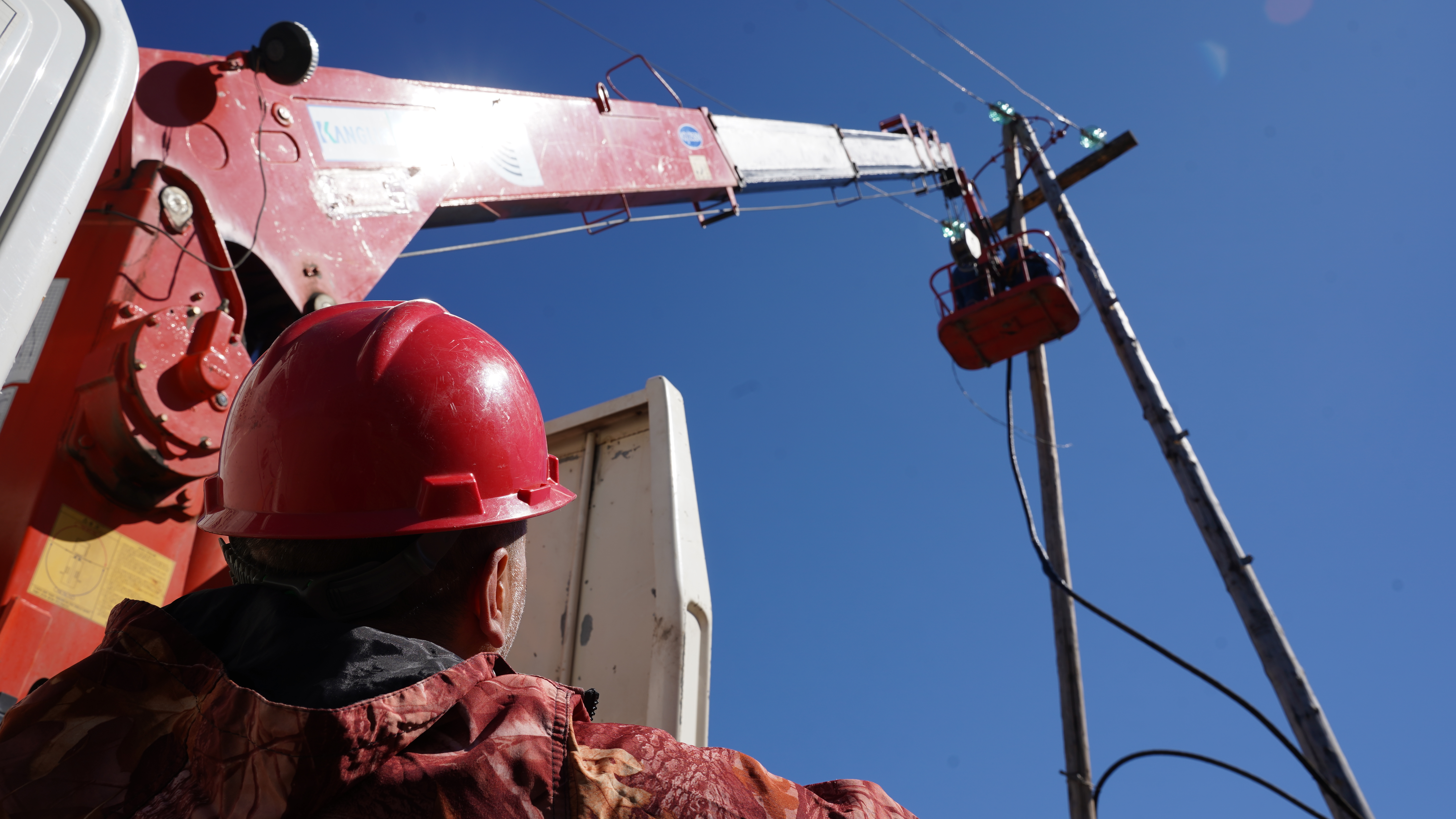 Специалисты Магаданэнерго ведут активную работу по повышению надежности электросетевого комплекса