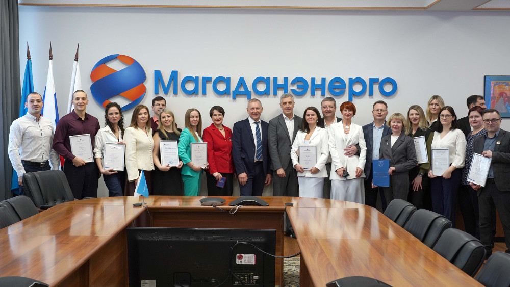 Энергетики принимают поздравления с профессиональным праздником.